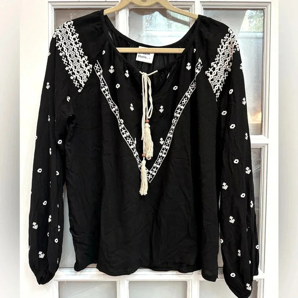 Dream State Black White Boho Embroidered Aztec Southwestern Tasel Blouse Size M - Picture 1 of 10
